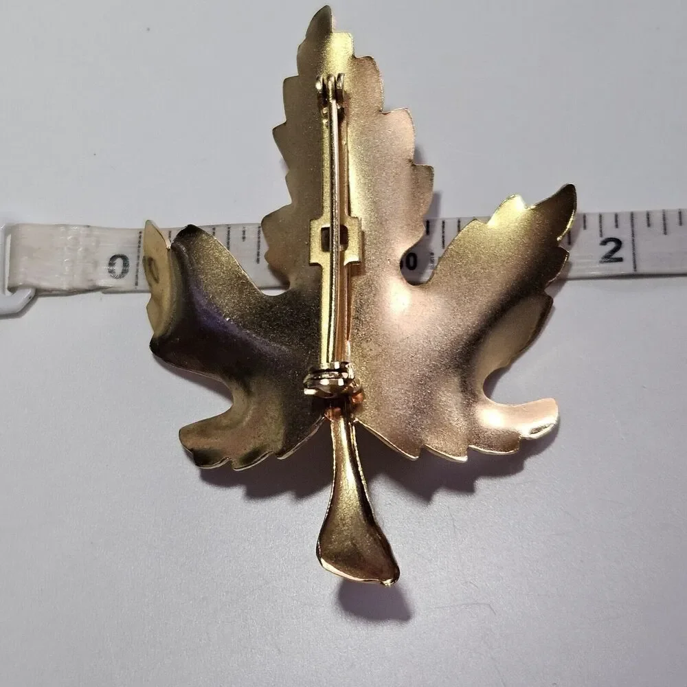 Vintage Gold Tone Maple Leaf Brooch